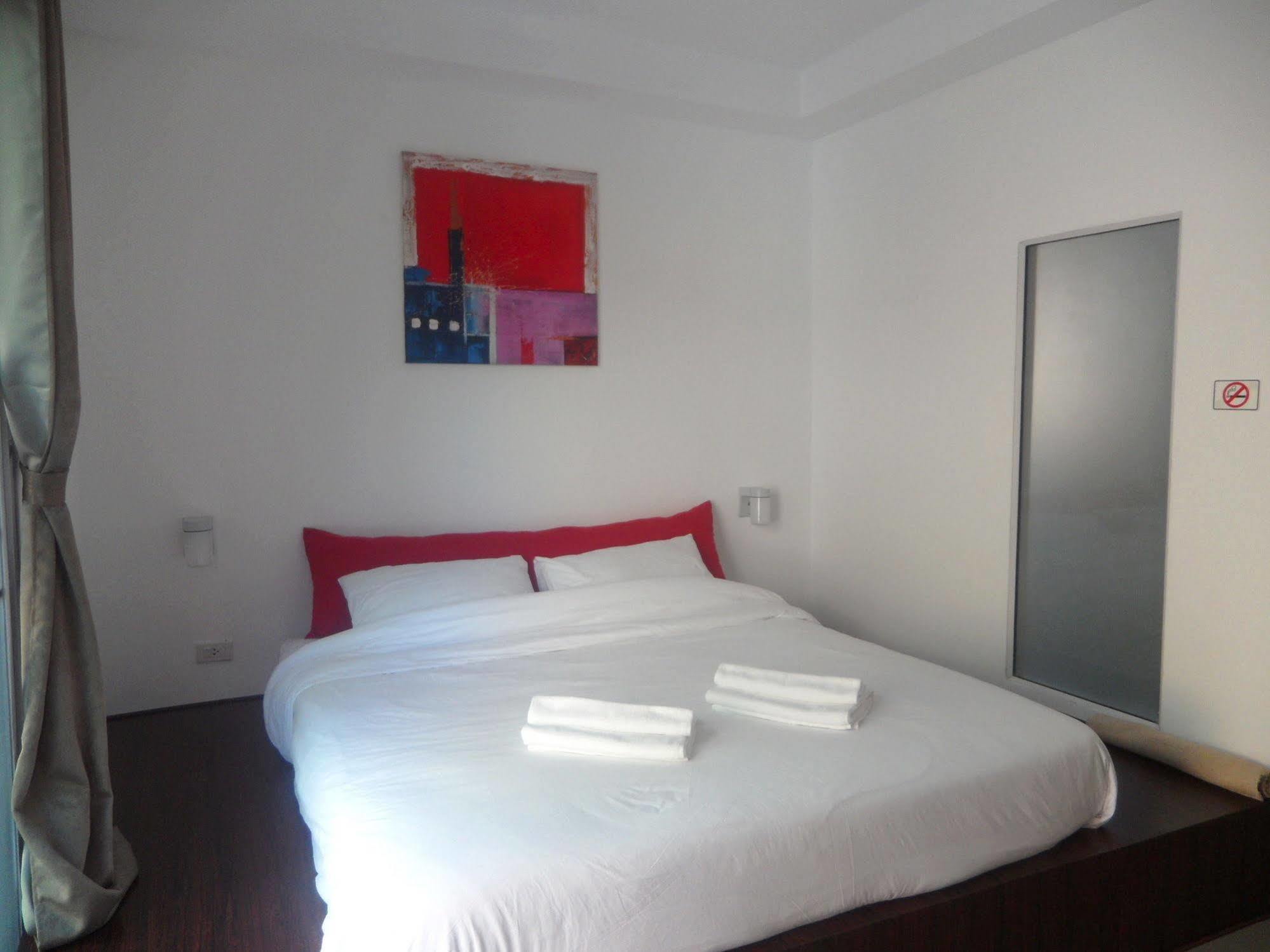Gp Rooms Pool Guesthouse Pattaya Bagian luar foto